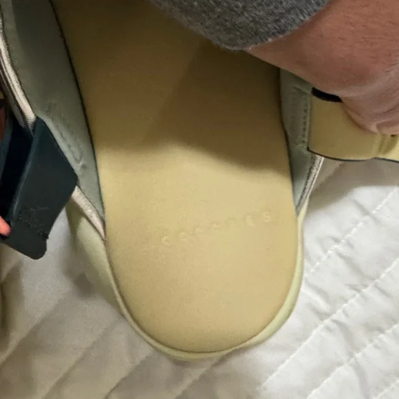 4CCCCEES Elegant Metallic Sandals with Pink Accents/used but good condition - Picture 9 of 10